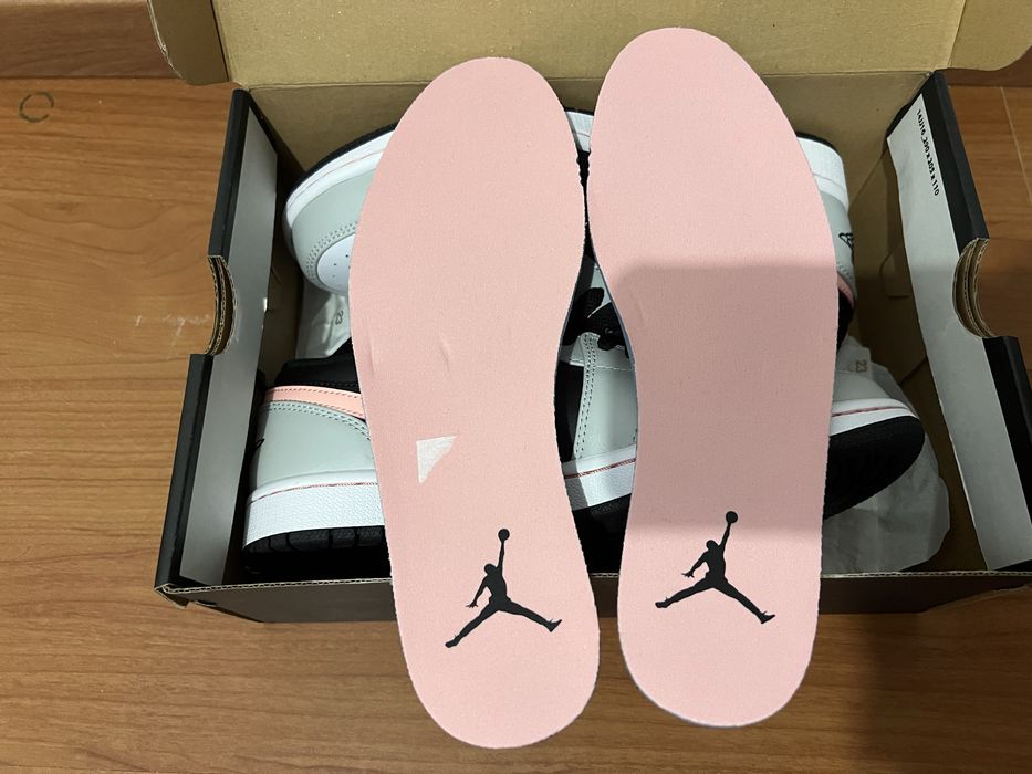 Jordan 1 low black gery pink