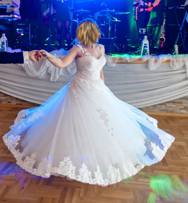 Przepiękna suknia ślubna Princeska, dwa welony, pasek