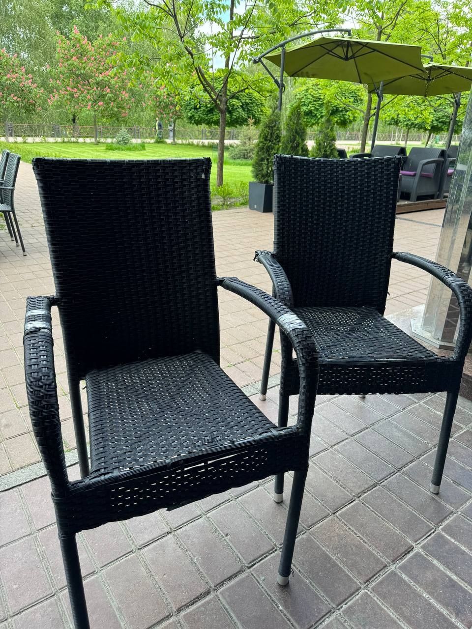 Плетені стільці(крісла) на терасу у садок