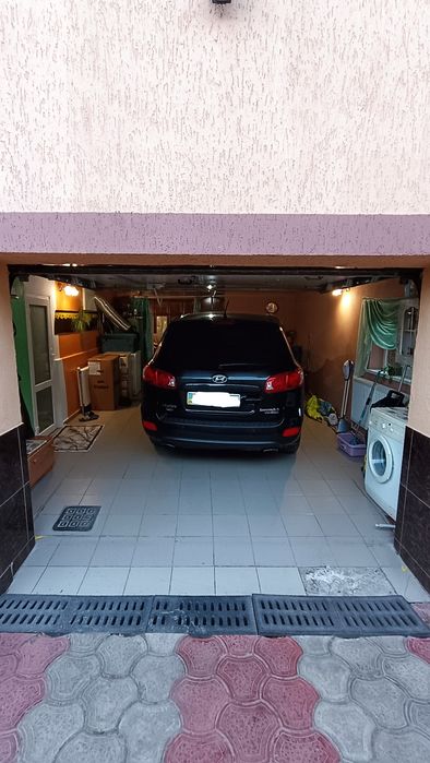 Оренда будинку з басейном на Роші