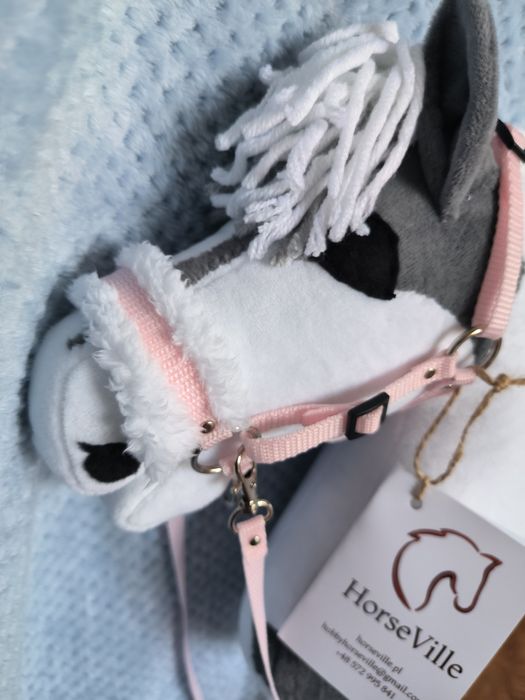 Hobby horse A3, futrzany kantar i wodze w zestawie.