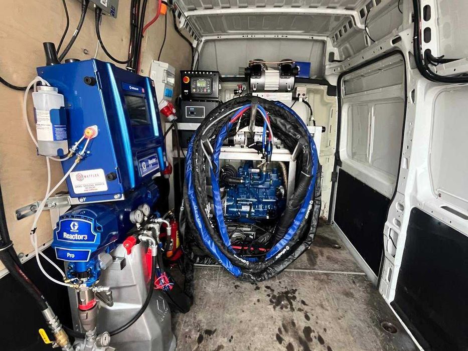 Ocieplanie pianą PUR izolacje pianką poddasza stropy dachy