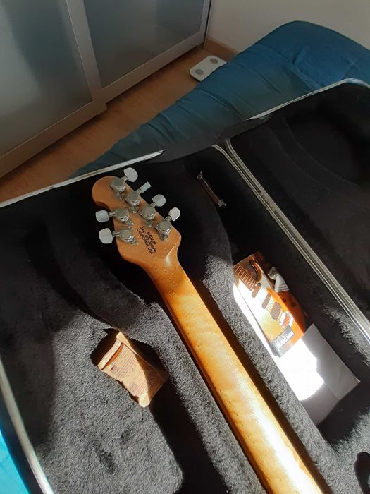 Ernie Ball Music Man JP6 (John Petrucci)