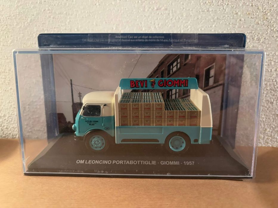 Veiculos de distribuição com publicidade miniaturas escala 1/43