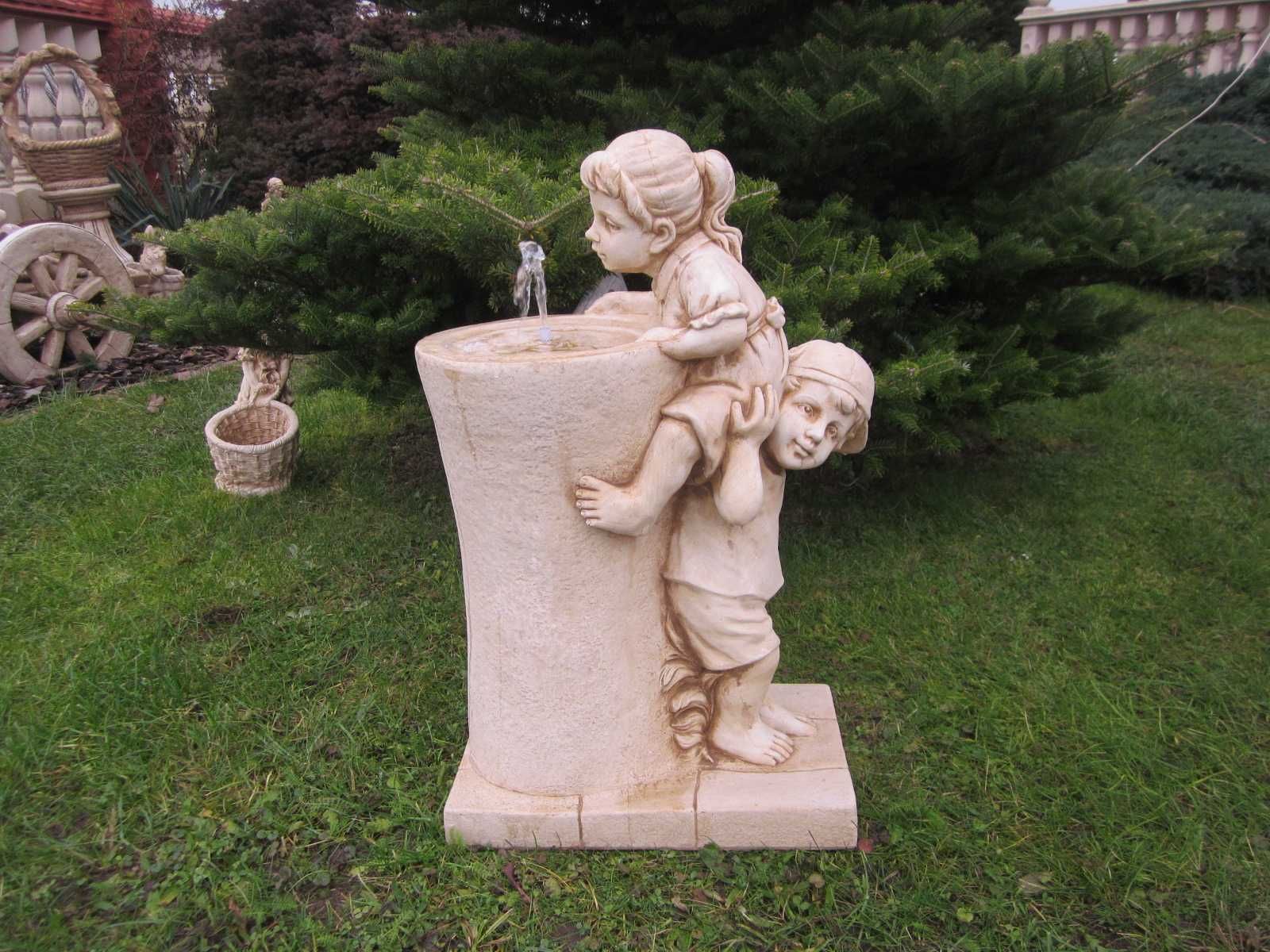 Fontanna Jaś i Małgosia/ dzieci figura betonowa