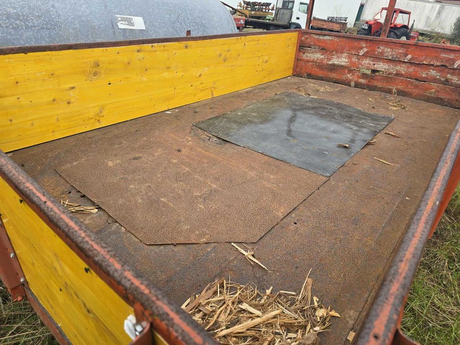 Reboque agricola tri basculante Herculano 3500 kg - usado