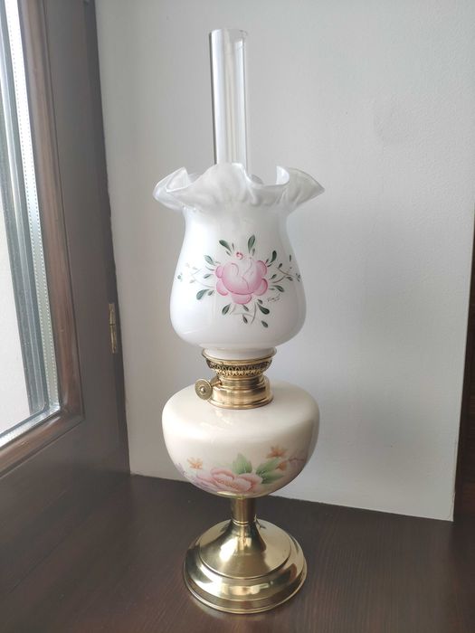 Stara francuska sygnowana porcelanowa lampa naftowa nr 333
