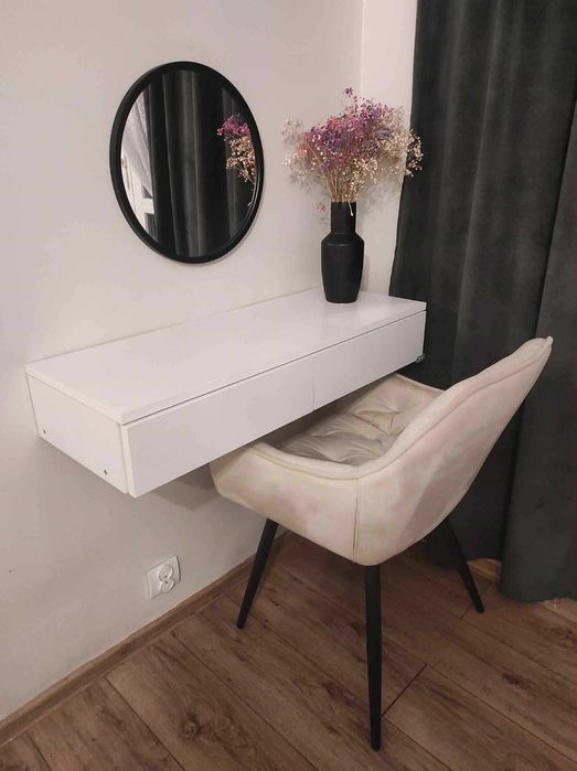 Toaletka wisząca, z krzesłem i lustrem