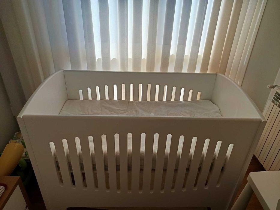 Linda cama de grandes como nova