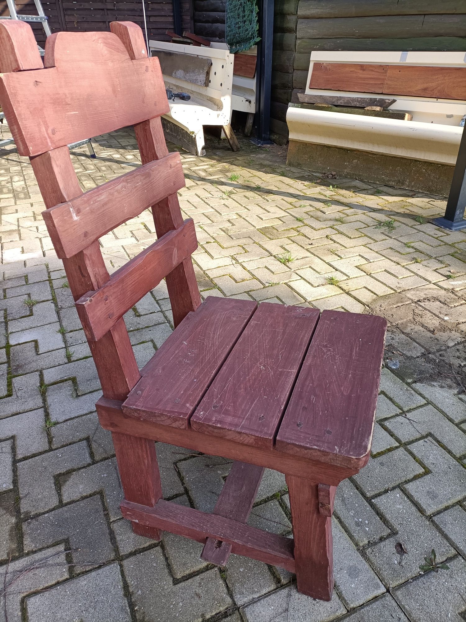 Drewniane krzesła na taras lub ogrodu