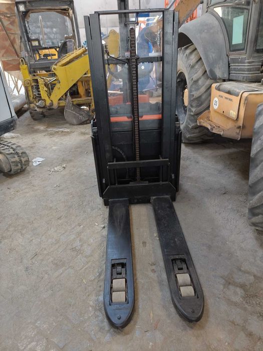 Stacker Empilhador p. paletes elétrico de 2020, Toyota, elevação 2.1m