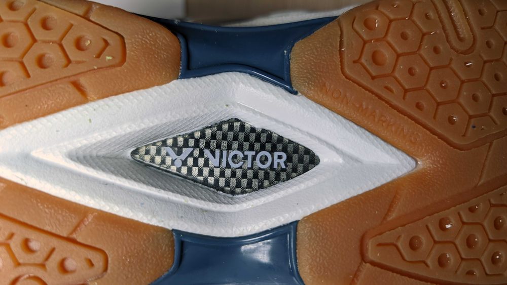 Кросівки Victor Chaussures V-300 сквош, теніс. 37р  Вітрінні.