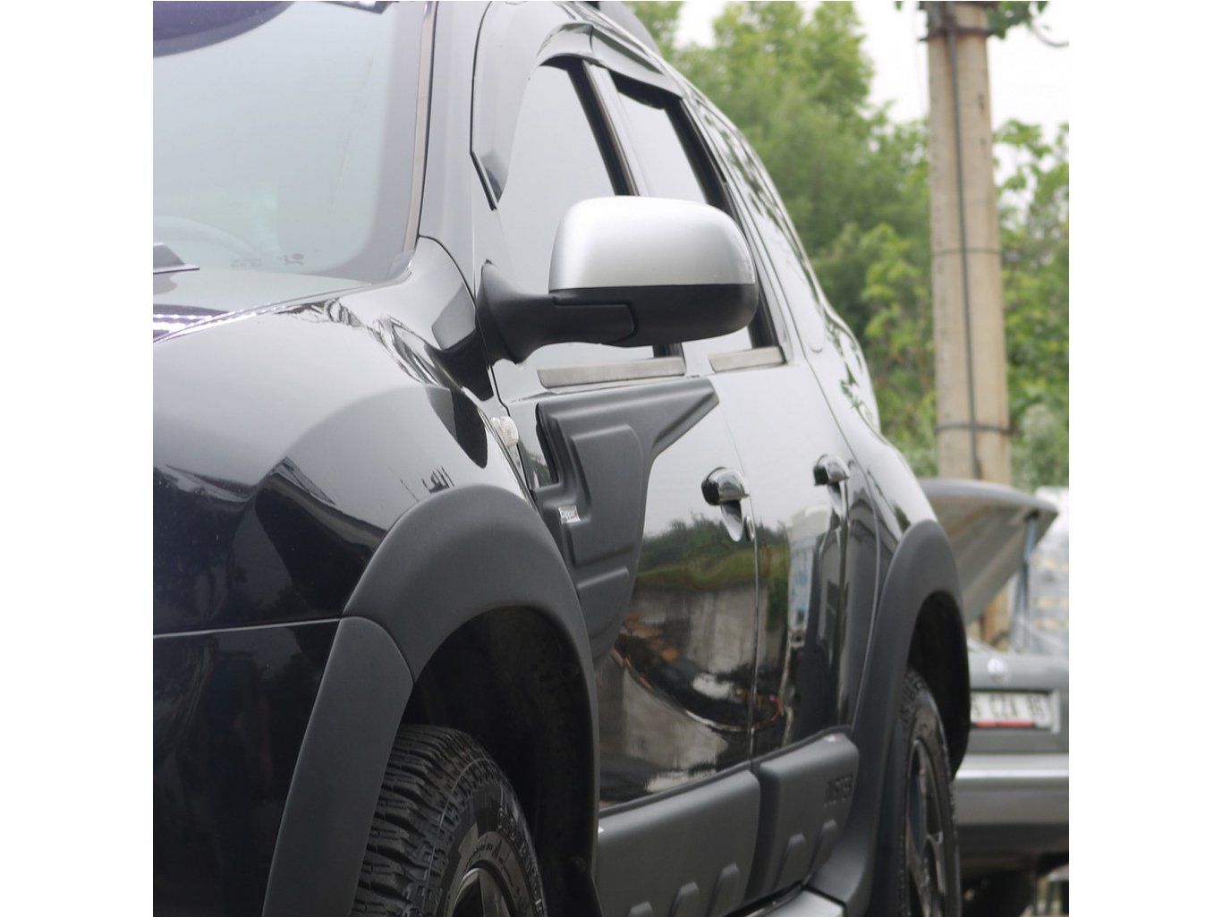 Renault Duster 2008-2018 Верхні накладки молдинги на двері (2 шт)