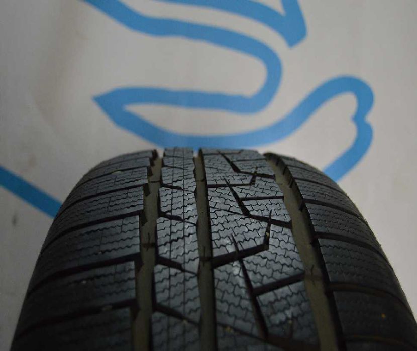 Шина 4шт R20 255/50 ROYALBLACK ROYALWINTER UHP 27/23 год 7.6 мм