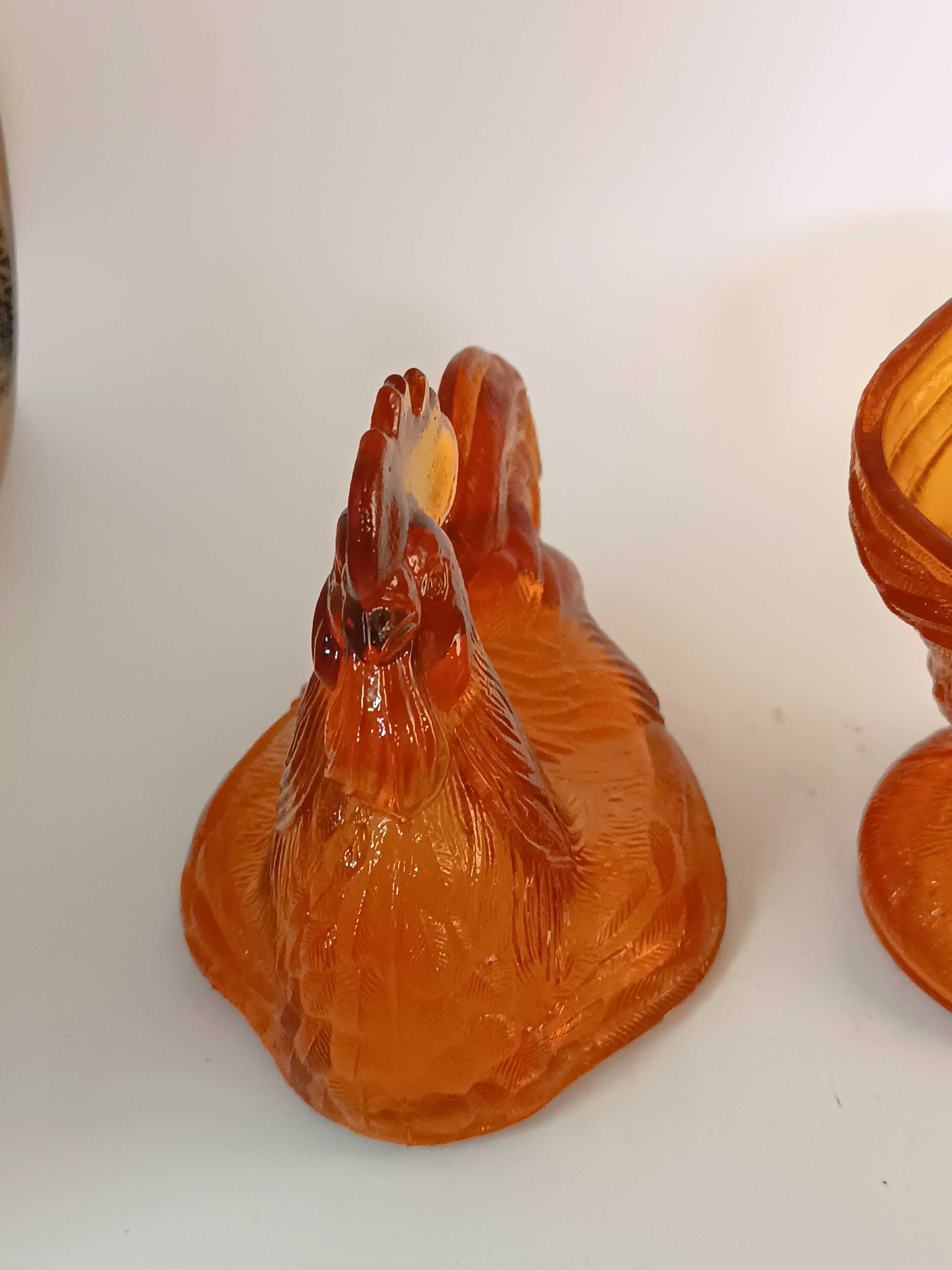 Bonito recipiente Galinha em vidro laranja . Antigo