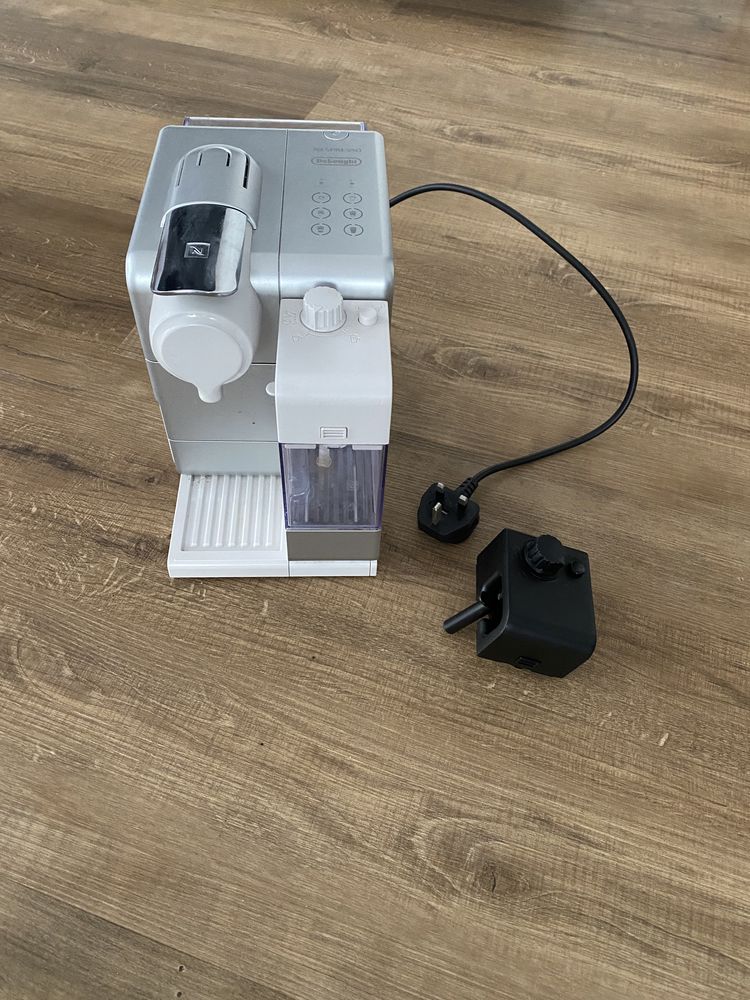 Ekspres DeLonghi Nespresso Lattissima Touch EN560.S