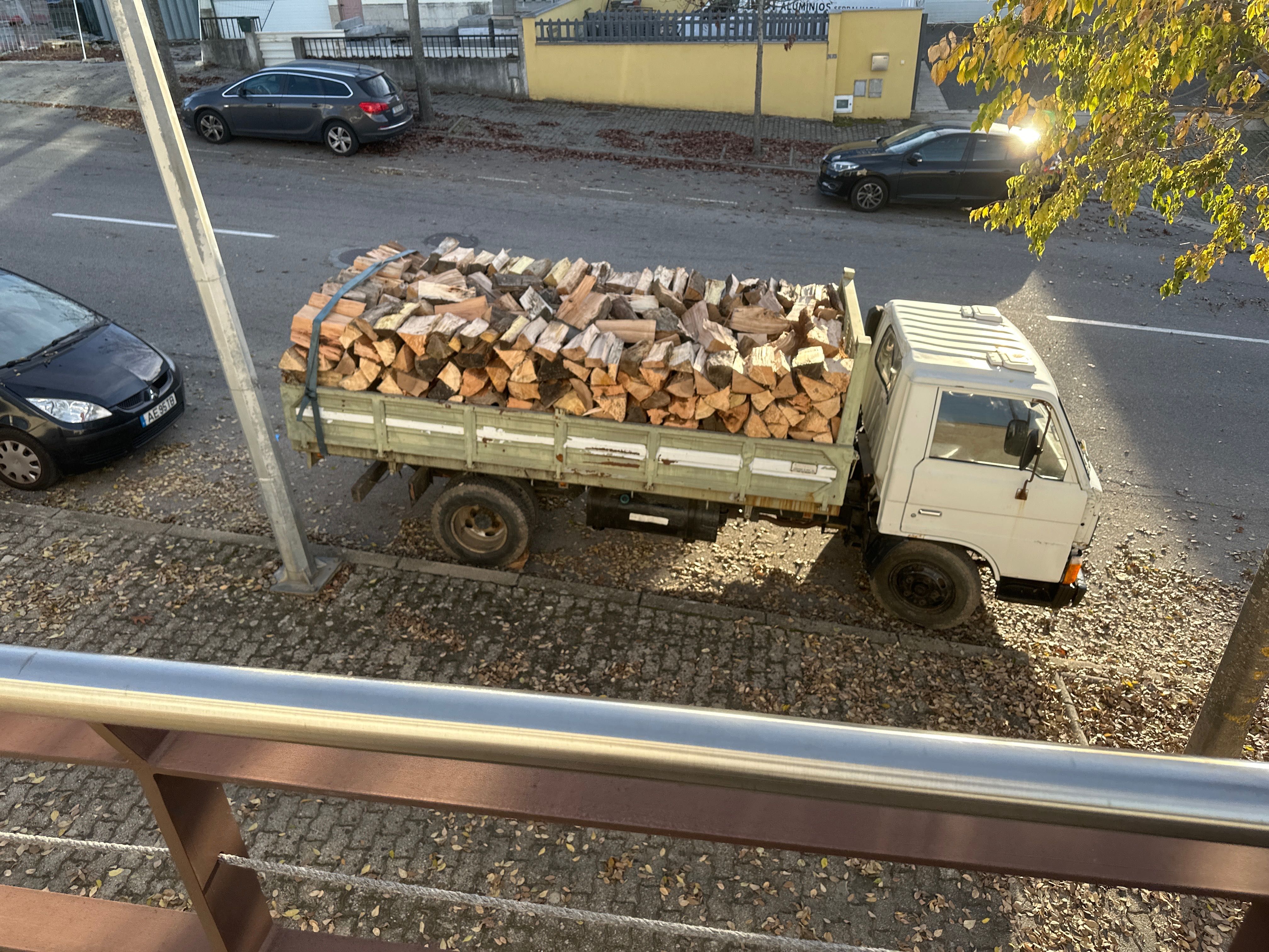 Lenha de vário tipo de madeiras