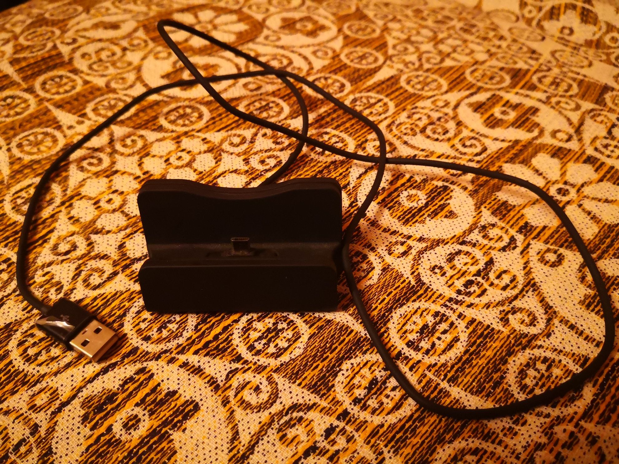 Подставка-зарядка для смартфонов micro-usb
