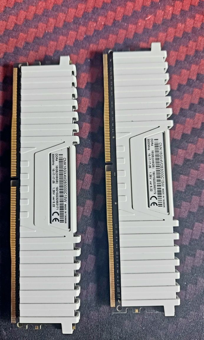 Corsair Vengance 16 GB  (8 x 2) DDR4 3000MHz Originais