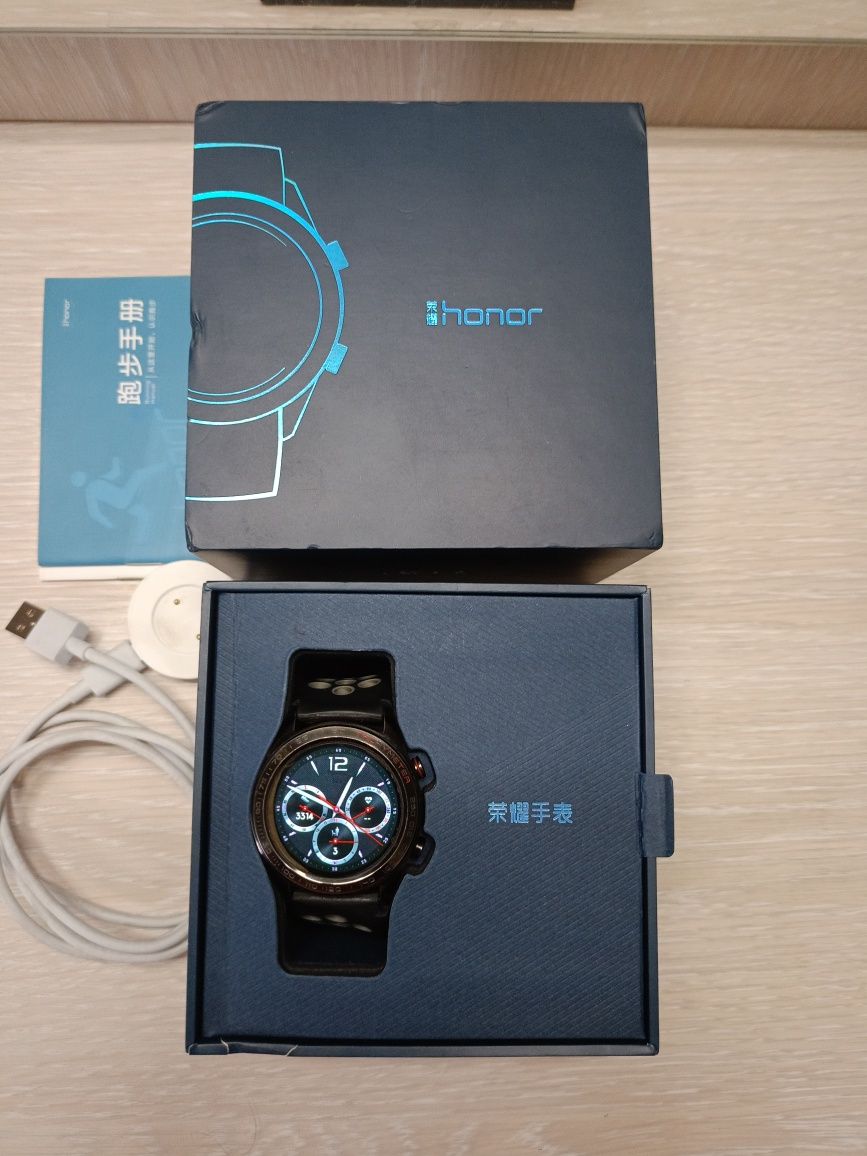 Смарт часы honor watch magic