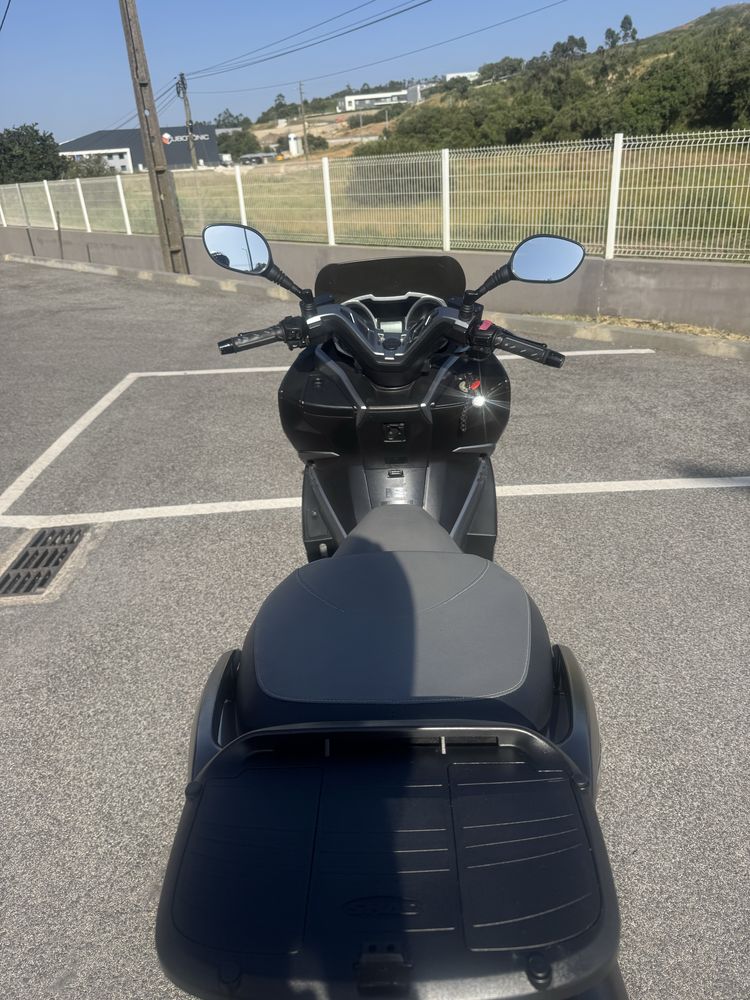 Kawasaki J300 maxiscoter