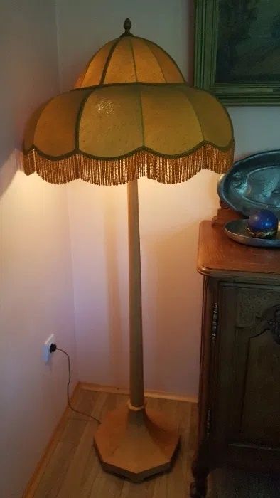 Stara lampa podłogowa drewniana z pięknym abażurem antyk