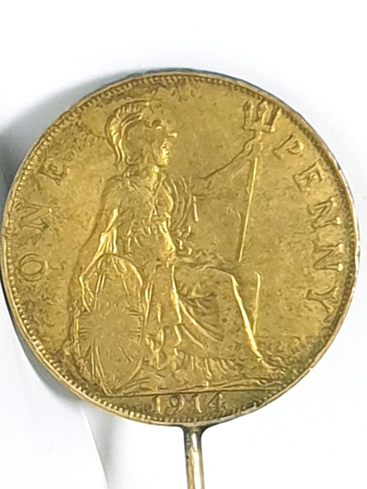 Raro antigo alfinete de chapéu com moeda ONE PENNY 1914