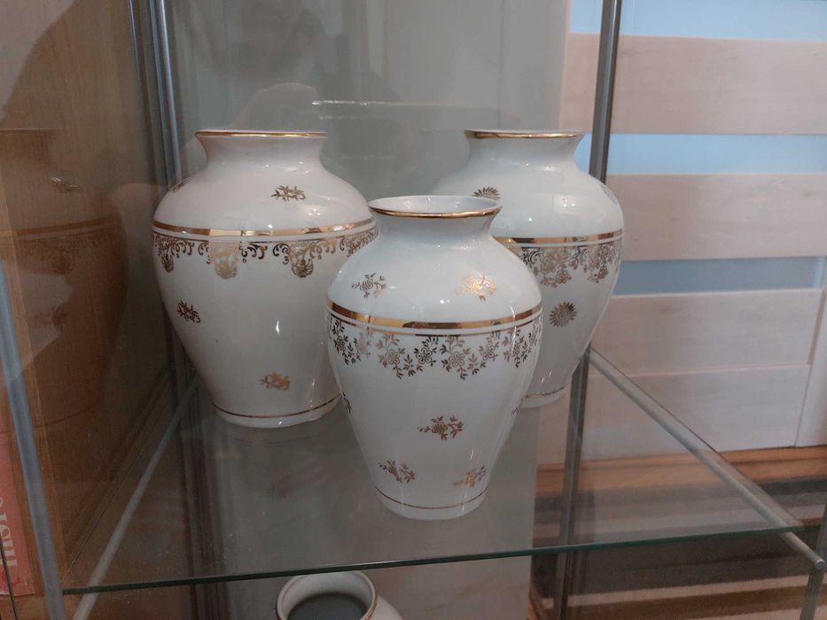 Wazony porcelanowe, Chodzież, złote zdobienia, 11 sztuk, PRL