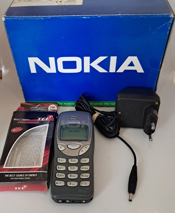 Kultowa Nokia 3210 z nowym akumlatorem I orginalną ładowarką.