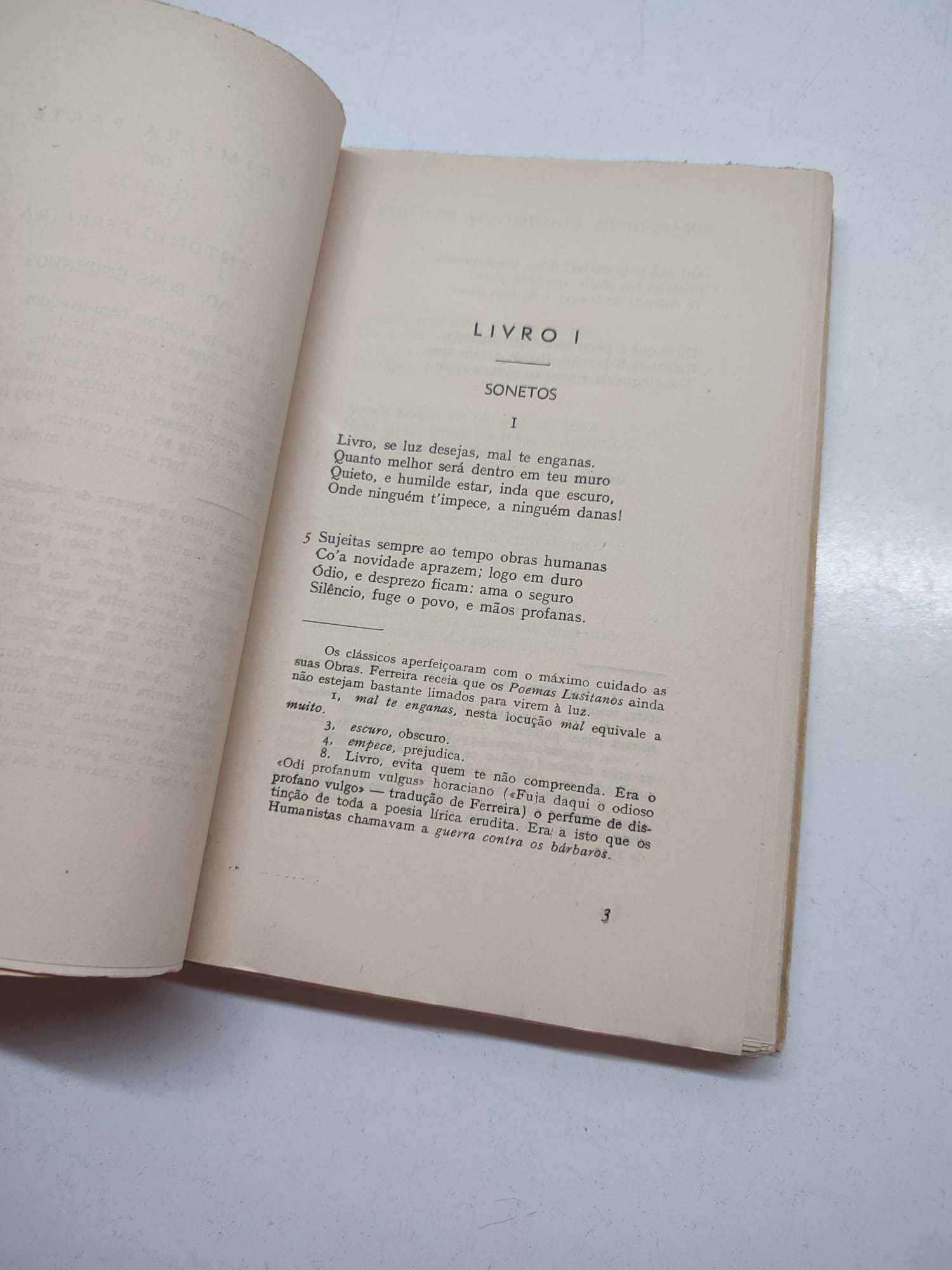 Livro - Poemas Lusitanos com Prefácio e Notas do Prof. Marques Braga