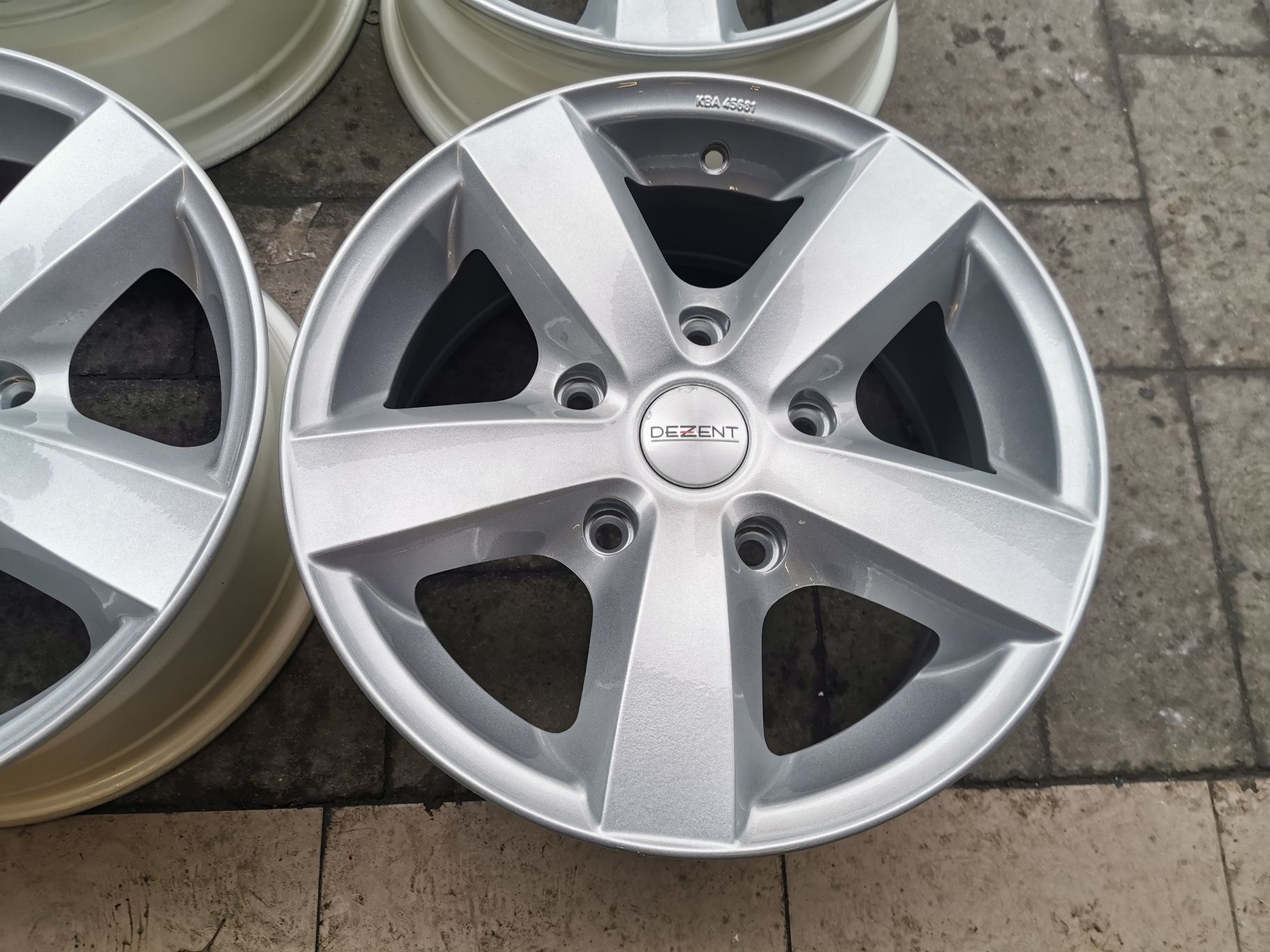 Диски Dezent R16 5*150 Kia