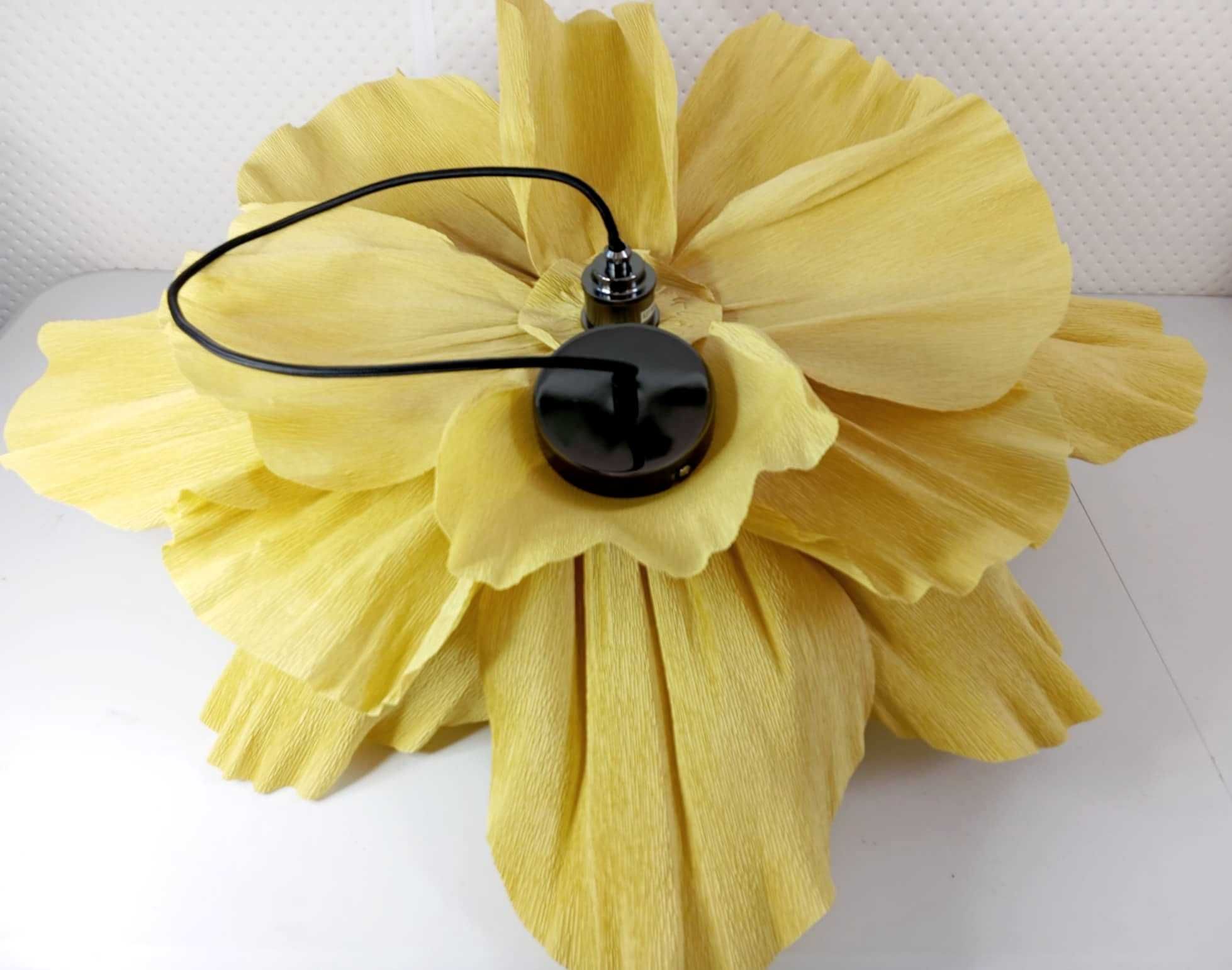 Lampa dekoracyjna z krepiny