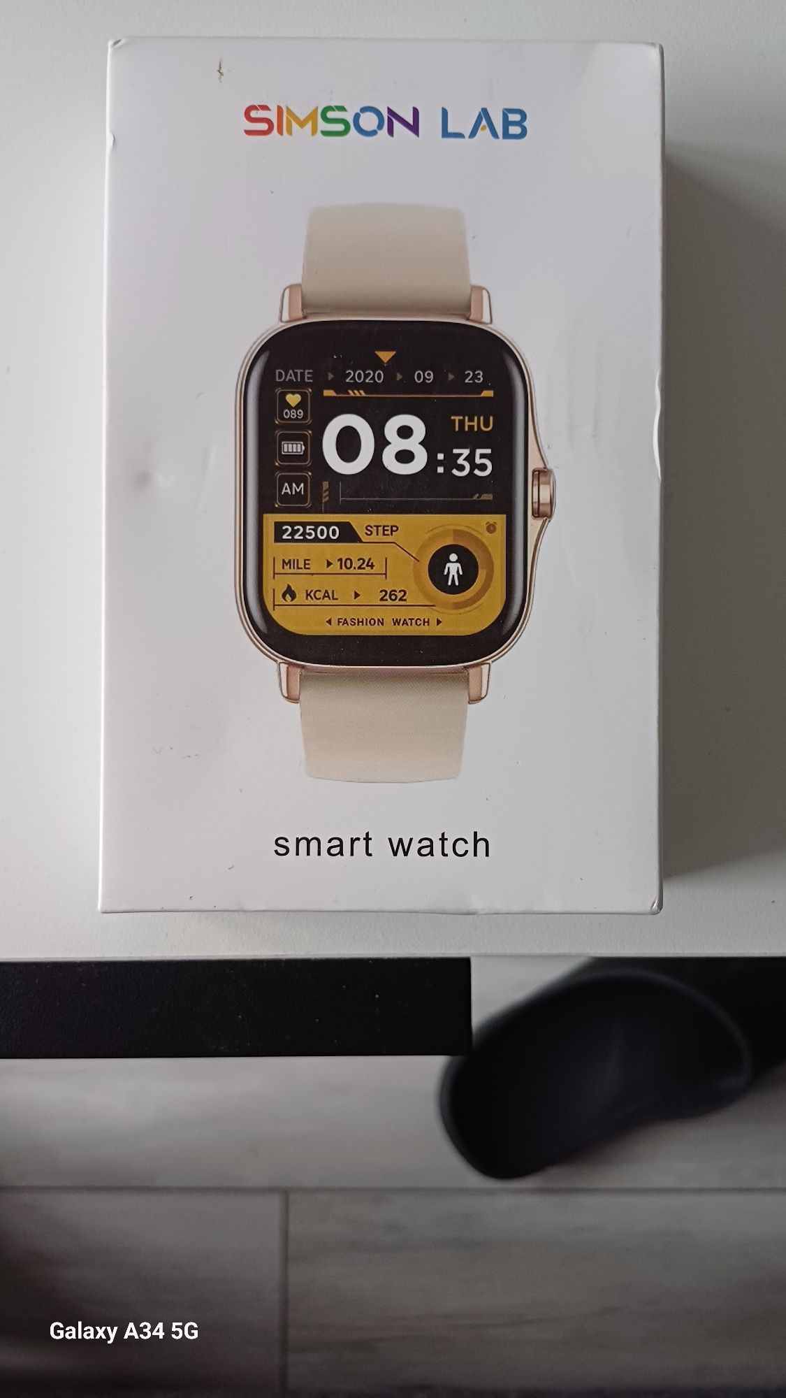 Smart watch zlotym szarym.