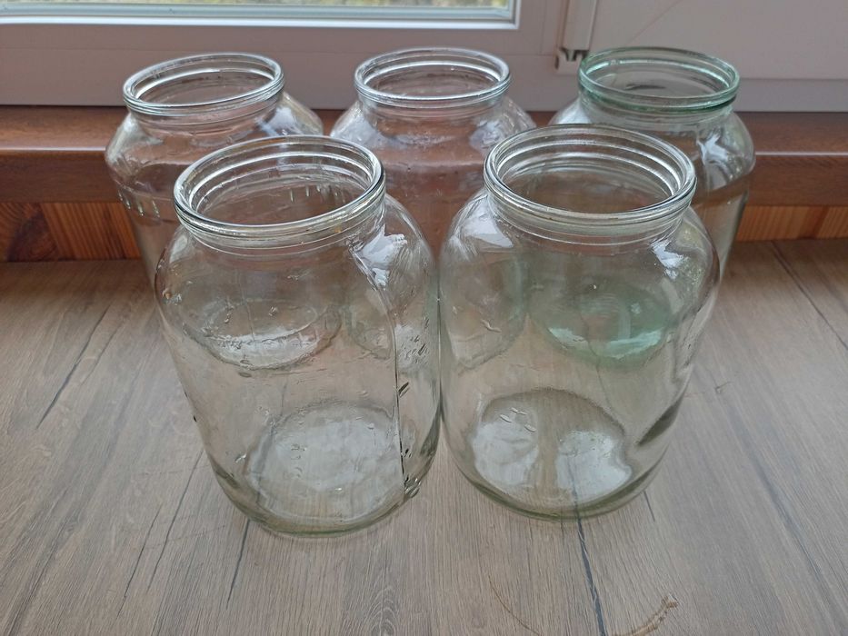 Банки скляні 1,5л під звичайну кришку. Пересилаю.