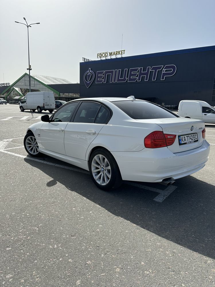 BMW 3 E90 2011 xDrive