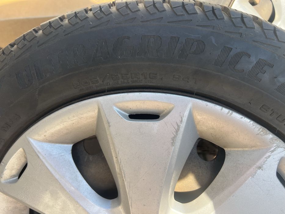 Зимові шини Goodyear  ultragrip ice 2  R16