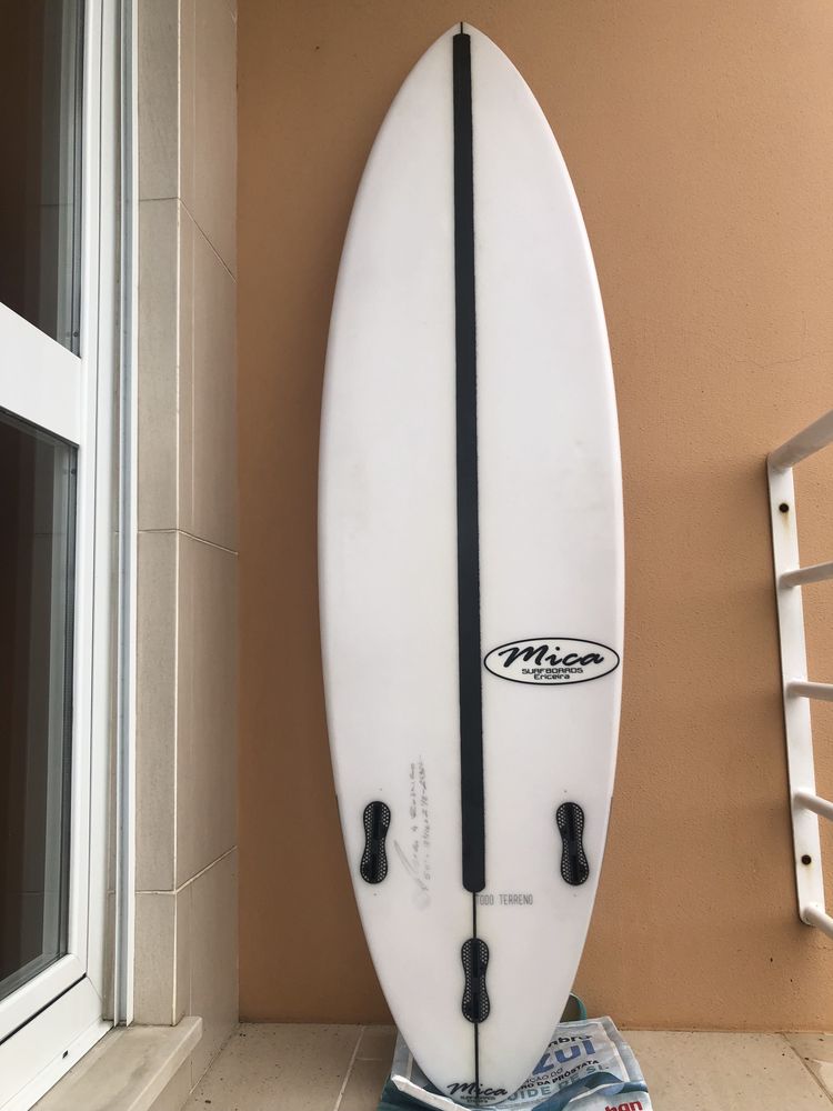 Prancha de surf “Mica surfboards” 5’11
