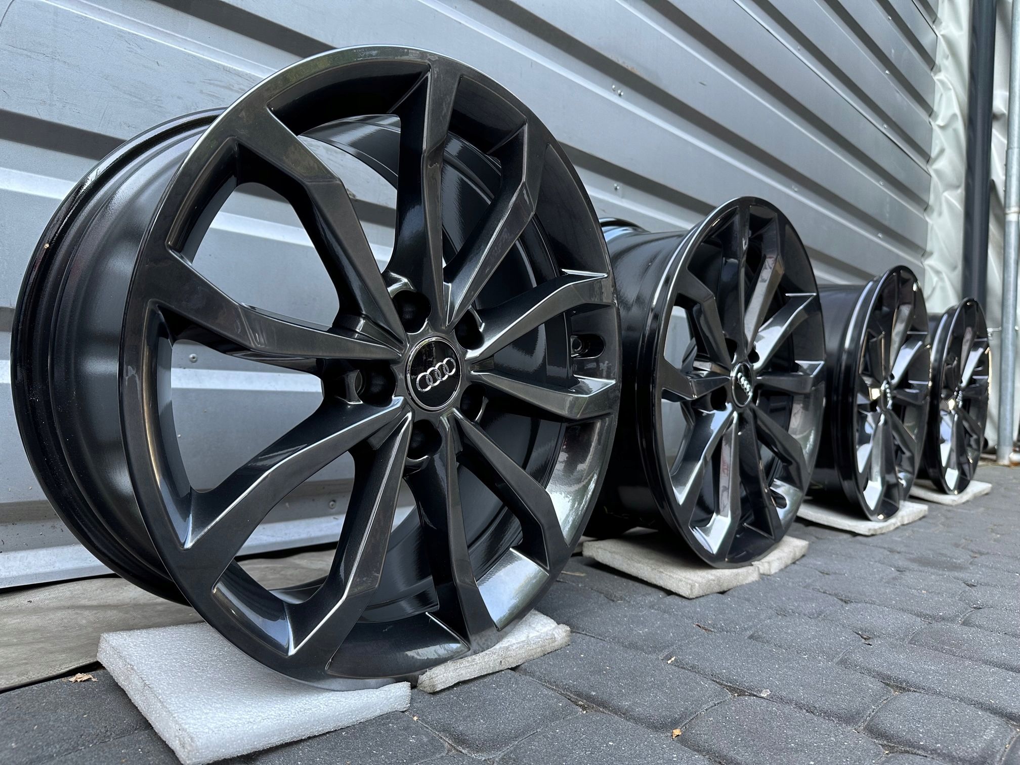 NOWE Oryginalne Felgi Audi 18 A3 A4 A6 A8 Q3 Q5 TT