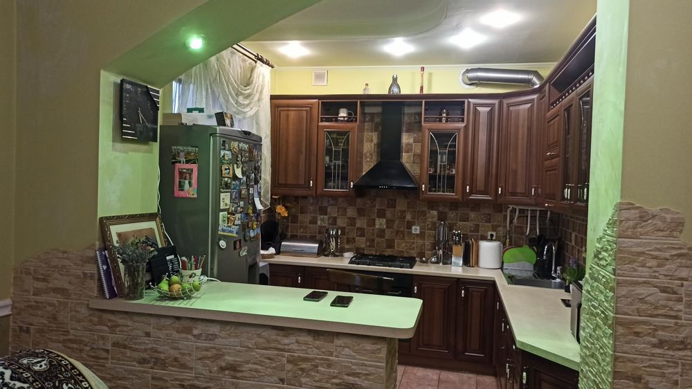 Продаж 6-ти кімнатної квартири у місті Ужгород.