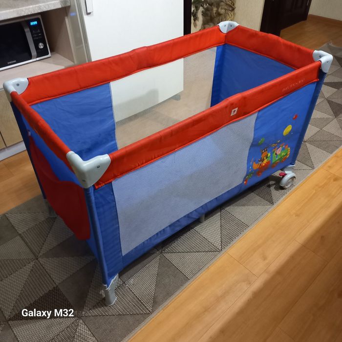 Продам детский манеж.