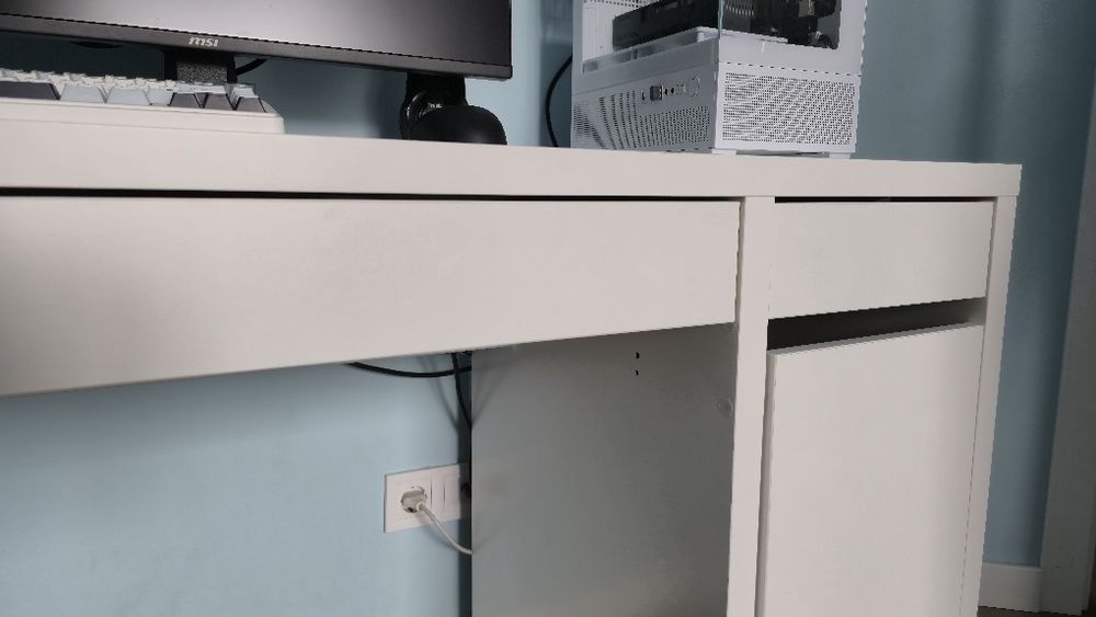 Продам письмовий стіл IKEA MICKE (МІККЕ), білий, 105×50 см