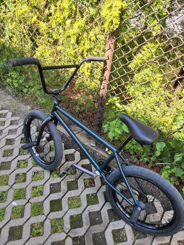 Bmw Street/park BSD