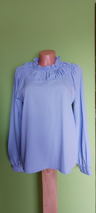 Błękitna bluzeczka z marszczonym dekoltem Veto Moda rozm.40