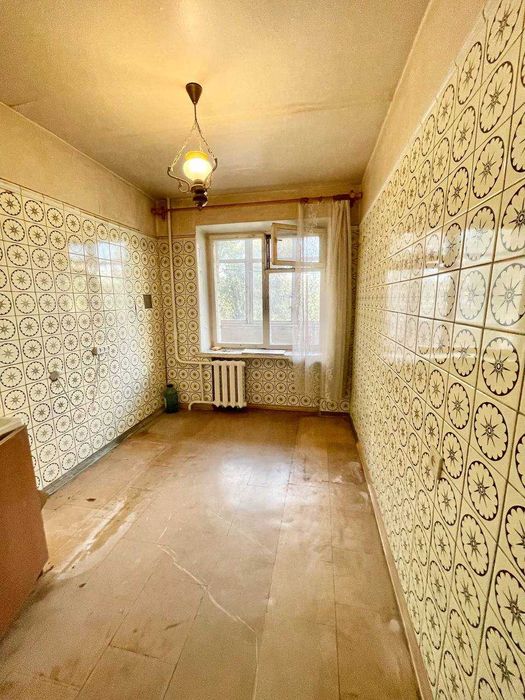 Продам  велику 3к квартиру  пр О.Поля 1/9 низ Кірова