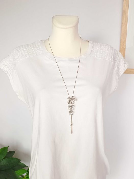 Nowy naszyjnik w kolorze srebrnym z kwiatami długi