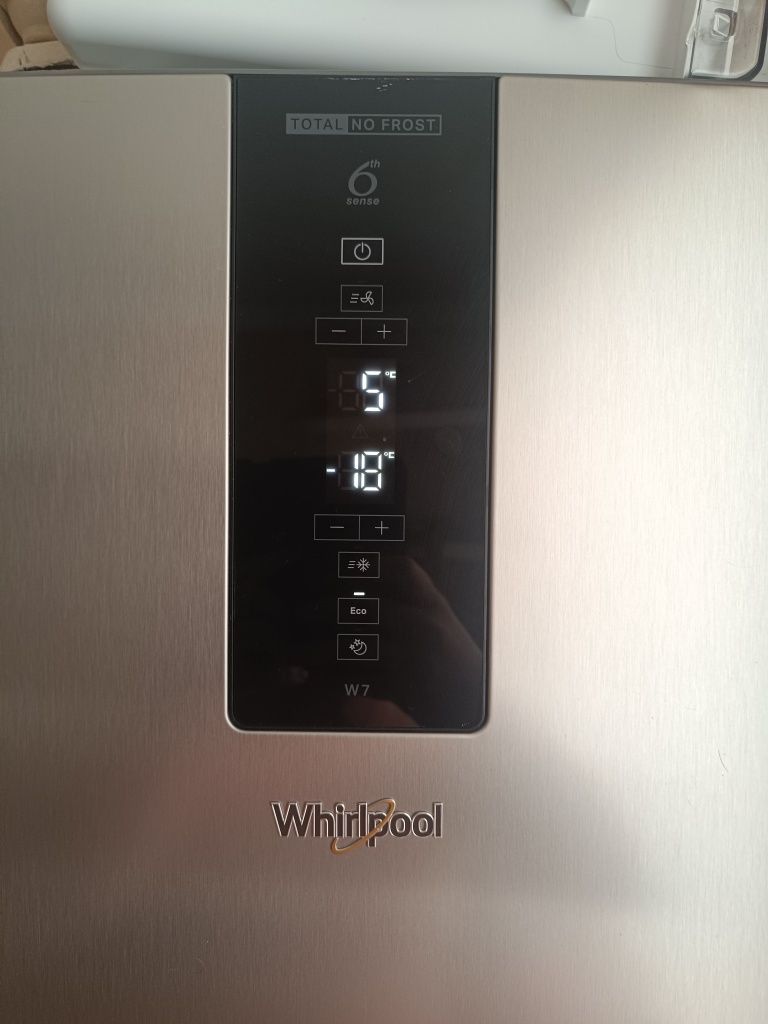 Продам холодильник Whirlpool