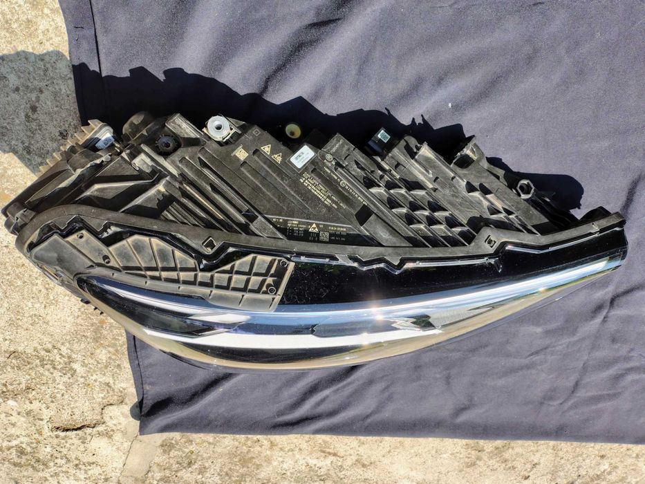 Фари права та ліва Audi SQ8 оригінал 4M8941085 4M8941086