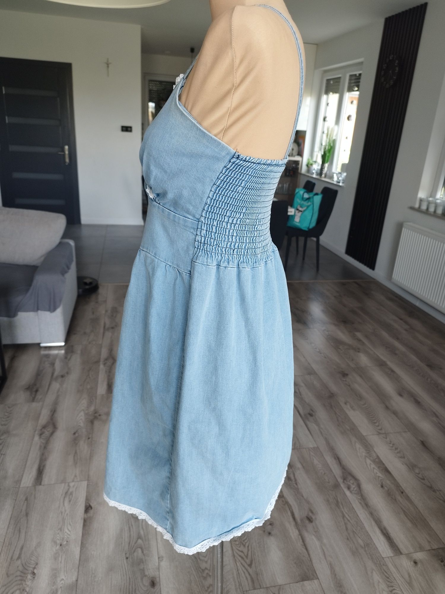 R.M miękki jeans sukienka na ramiączkach wykończona koronką