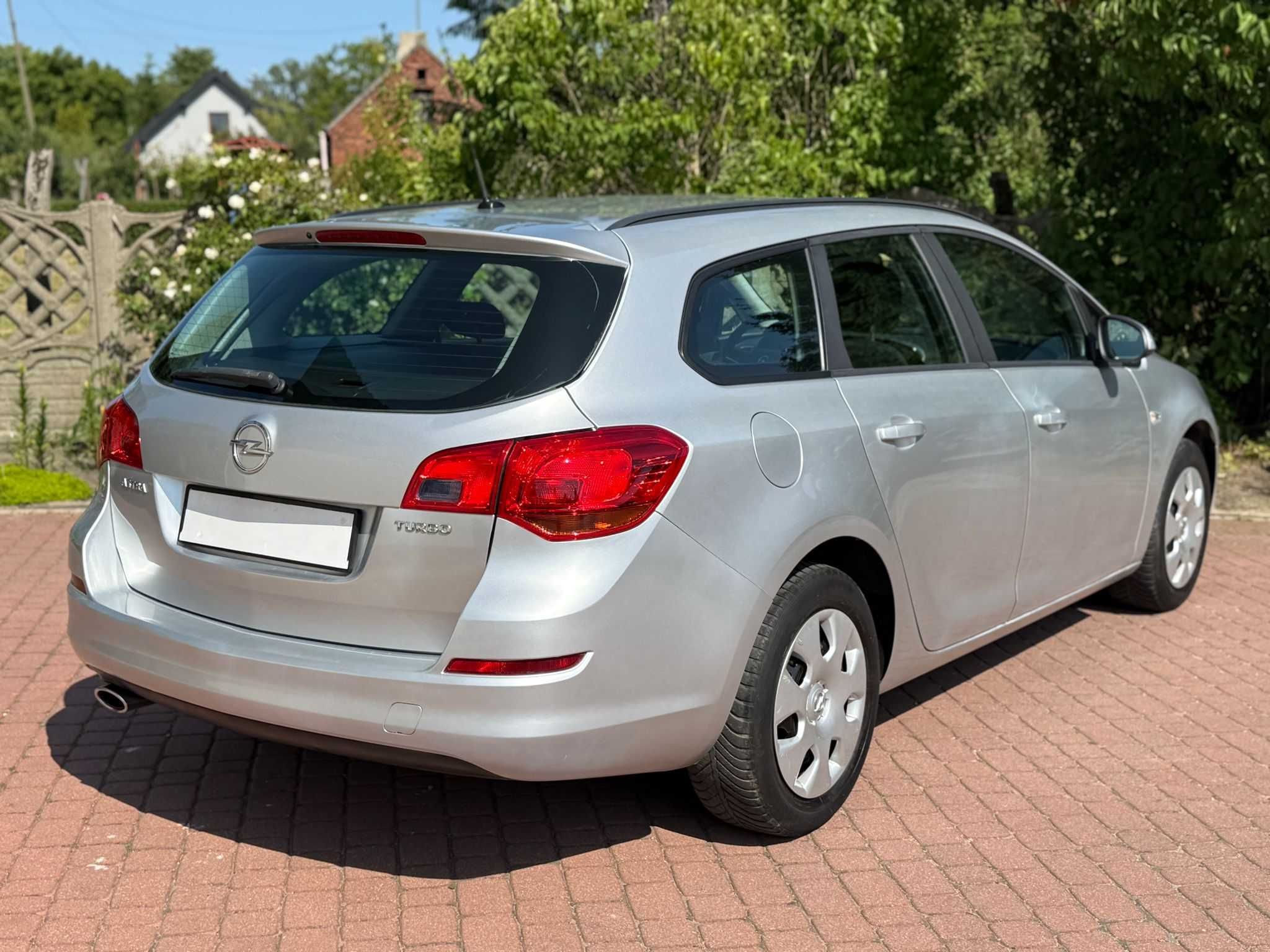 Ładny Opel Astra J 1.4 140 KM z Niemiec Po Opłatach