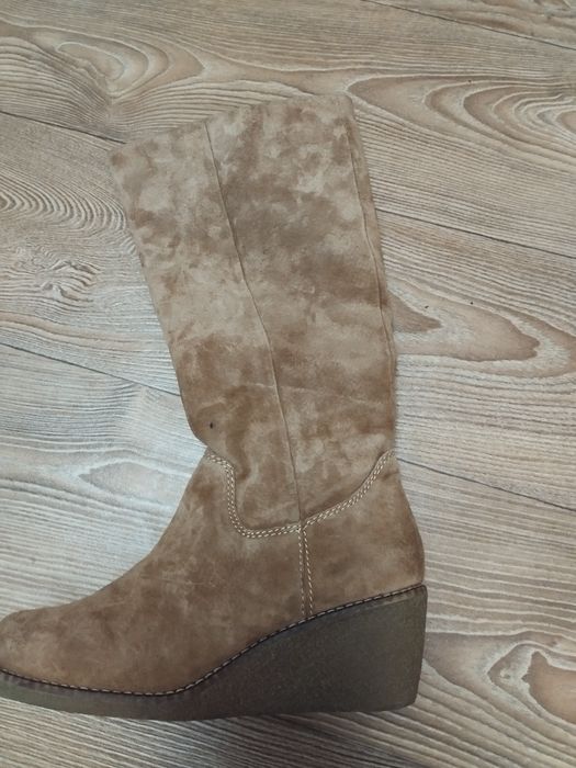 Жіночі замшеві чоботи